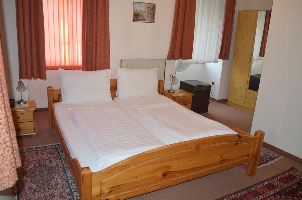 Hotel Pension Walzerstadt Βιέννη Δωμάτιο φωτογραφία