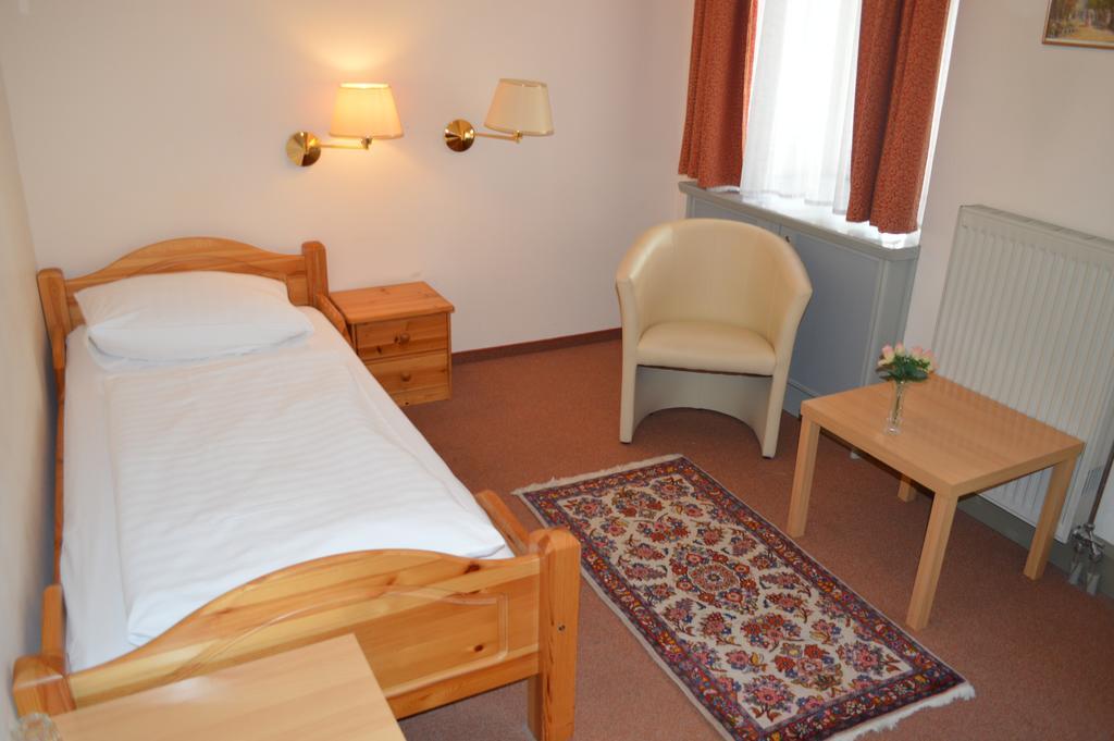 Hotel Pension Walzerstadt Βιέννη Δωμάτιο φωτογραφία