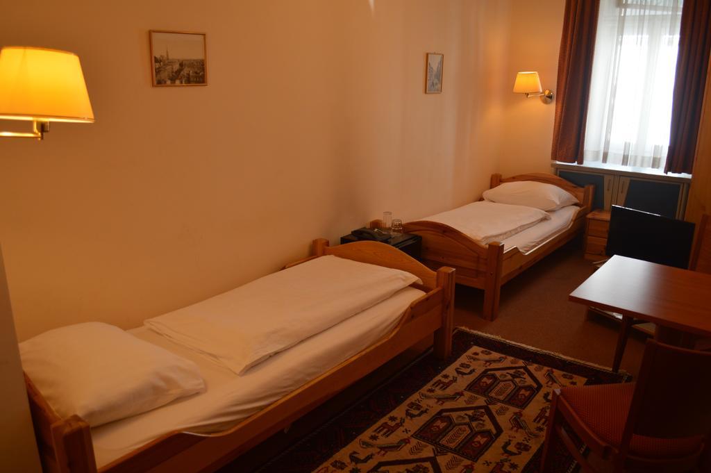 Hotel Pension Walzerstadt Βιέννη Δωμάτιο φωτογραφία