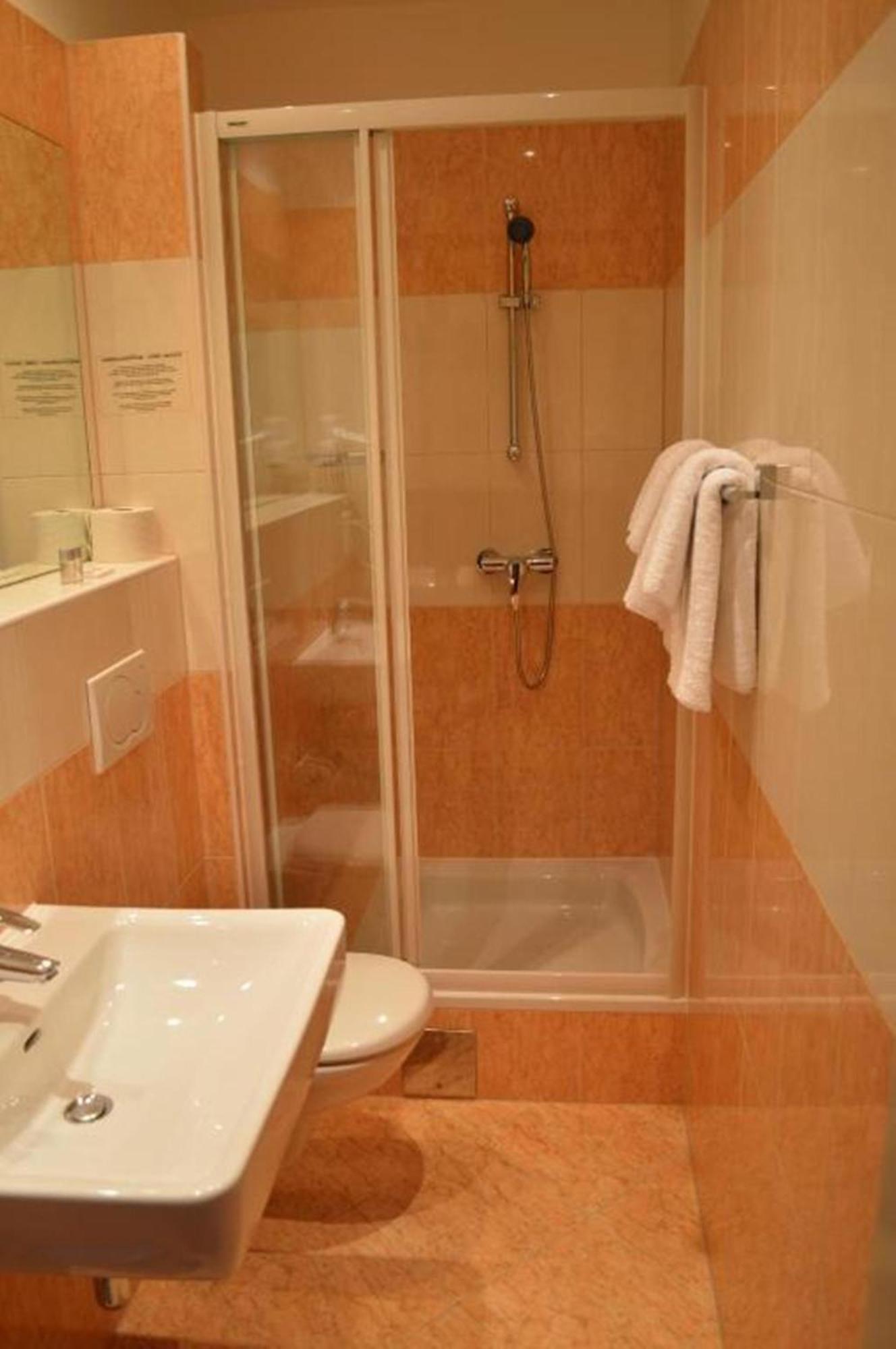 Hotel Pension Walzerstadt Βιέννη Δωμάτιο φωτογραφία