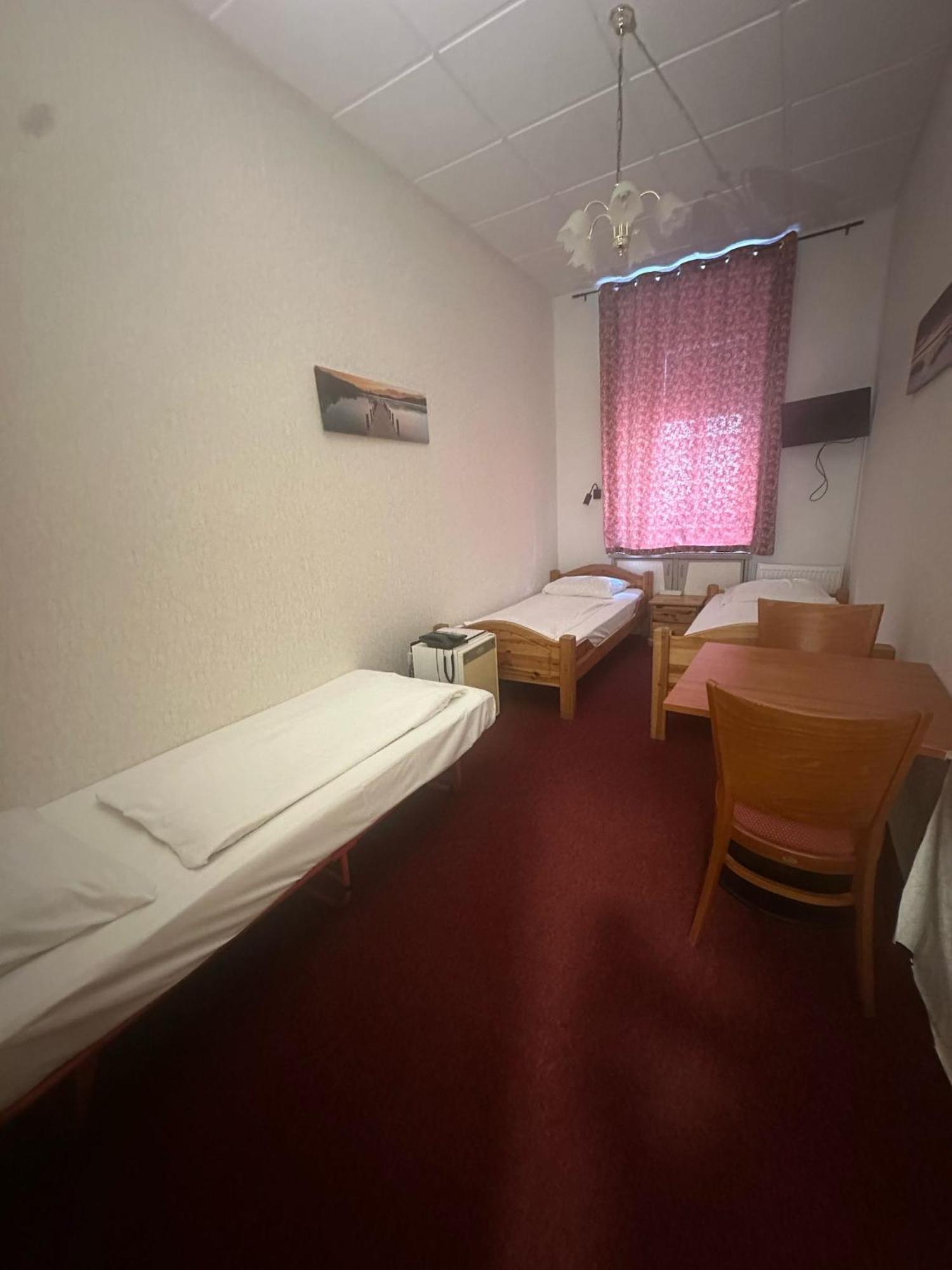 Hotel Pension Walzerstadt Βιέννη Δωμάτιο φωτογραφία